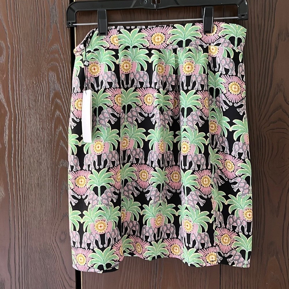 Molly Bracken mini black/ green/ gray elephants skirt! Silky feel! Size S/M. NWT